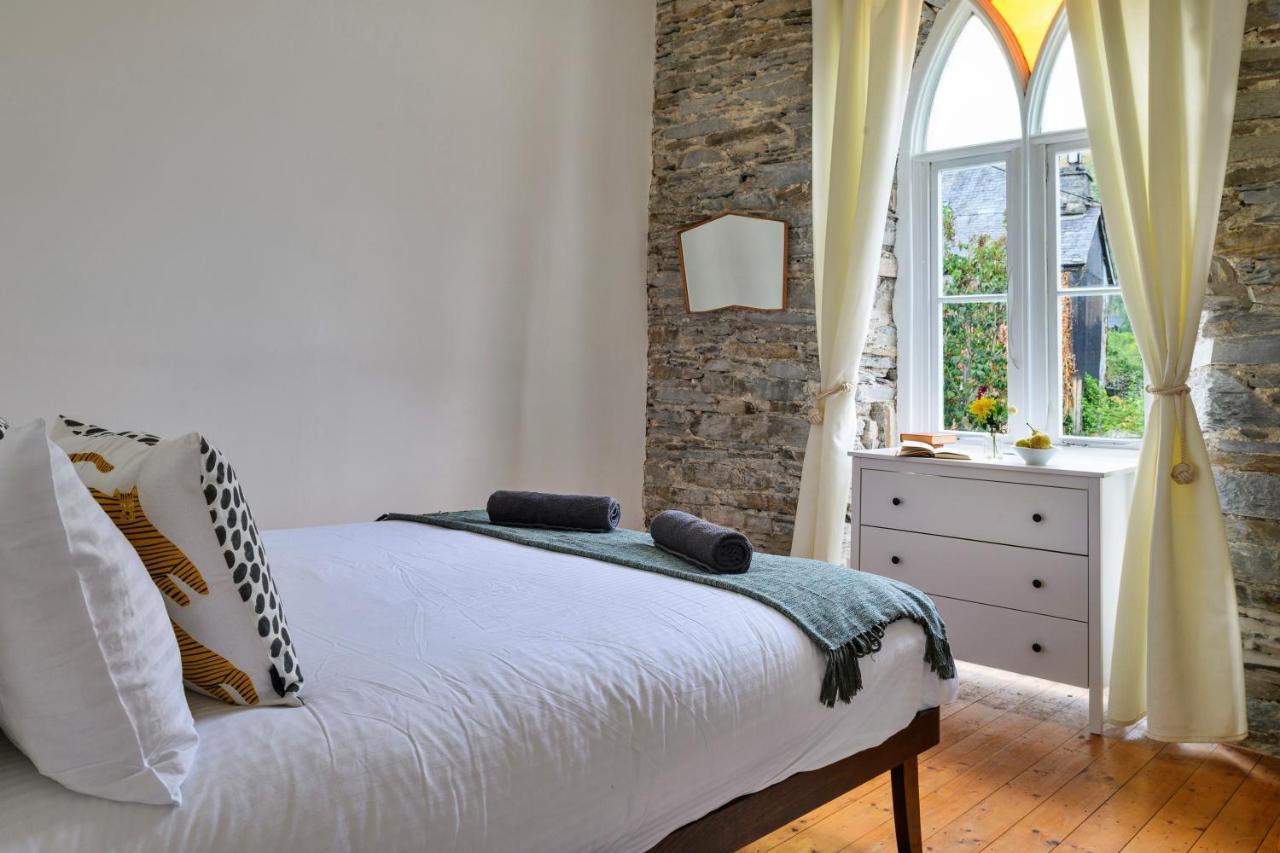 Finest Retreats - Luxury Converted Chapel With Hot Tub & Games Room Dinas Mawddwy Экстерьер фото