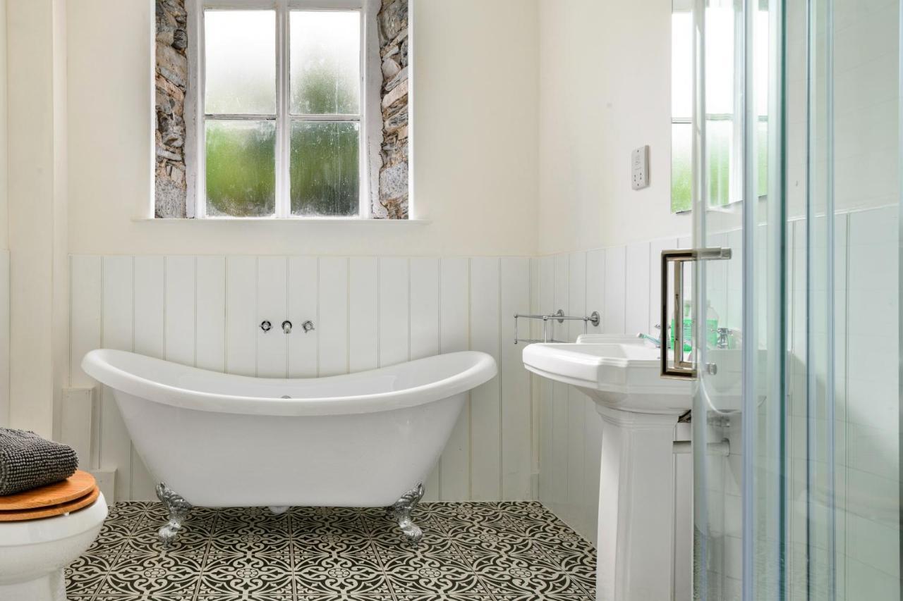 Finest Retreats - Luxury Converted Chapel With Hot Tub & Games Room Dinas Mawddwy Экстерьер фото