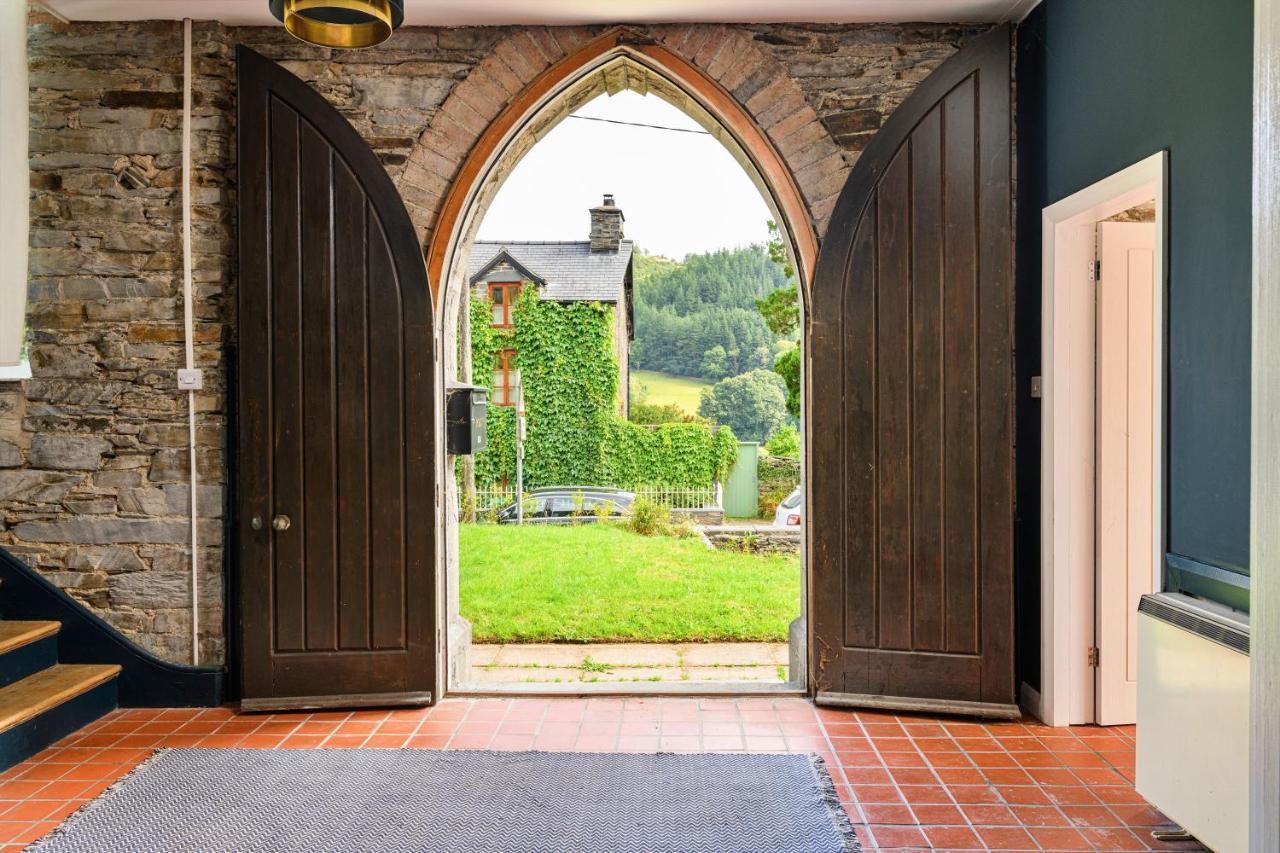 Finest Retreats - Luxury Converted Chapel With Hot Tub & Games Room Dinas Mawddwy Экстерьер фото