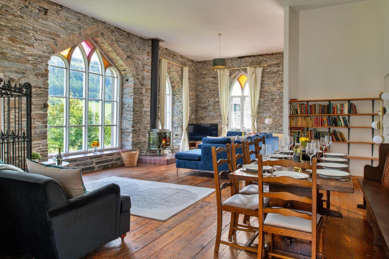Finest Retreats - Luxury Converted Chapel With Hot Tub & Games Room Dinas Mawddwy Экстерьер фото