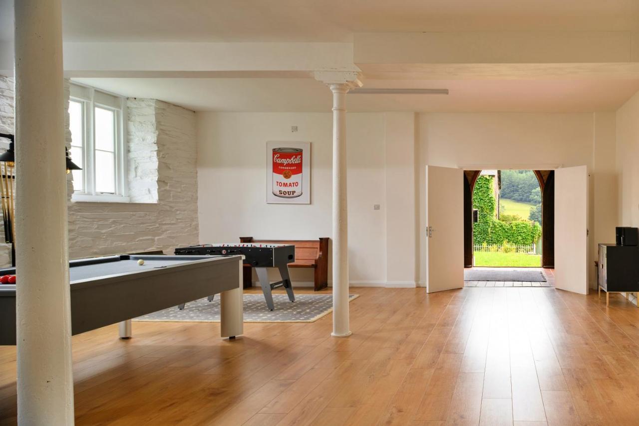 Finest Retreats - Luxury Converted Chapel With Hot Tub & Games Room Dinas Mawddwy Экстерьер фото