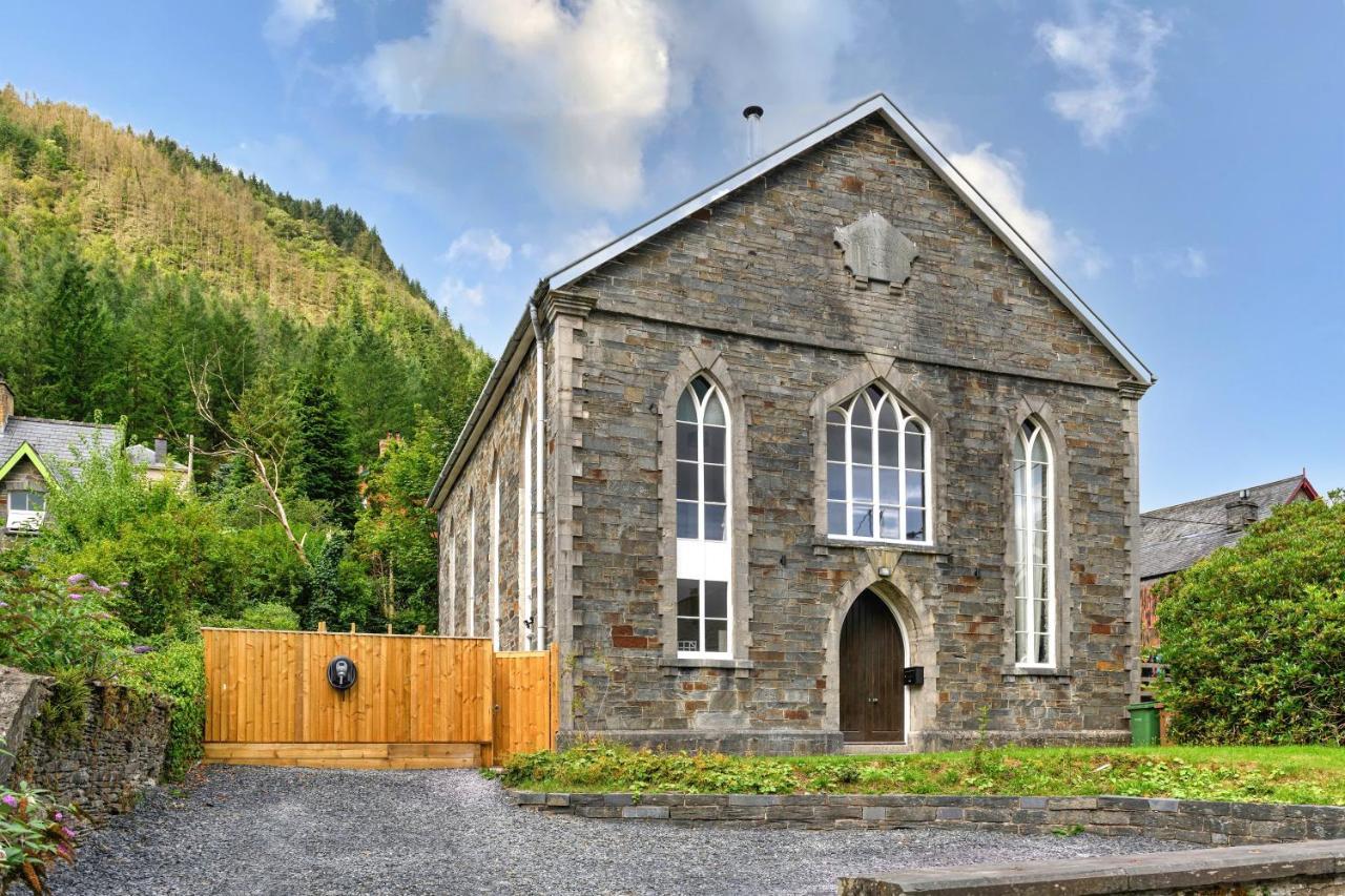 Finest Retreats - Luxury Converted Chapel With Hot Tub & Games Room Dinas Mawddwy Экстерьер фото